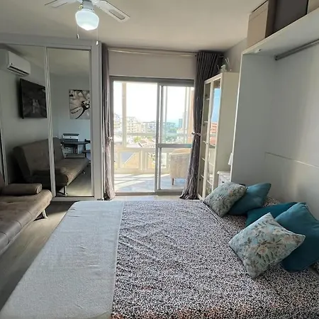 Estudio Aguila Con Vistas Al Mar